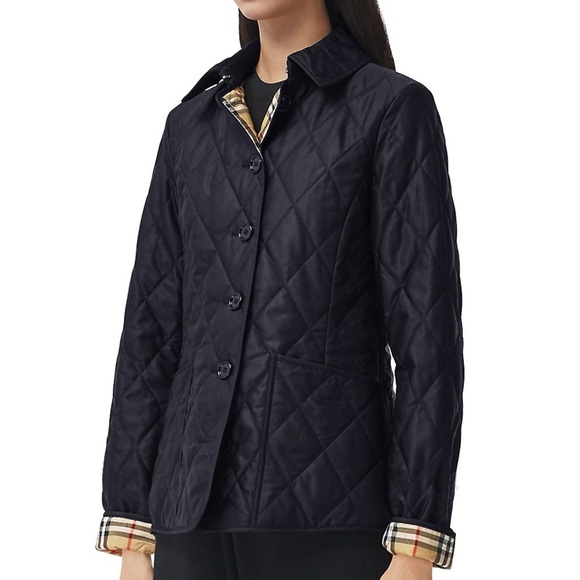 Burberry
Fernleigh Quilted Jacket , button front, worn only once - Picture 4 of 5